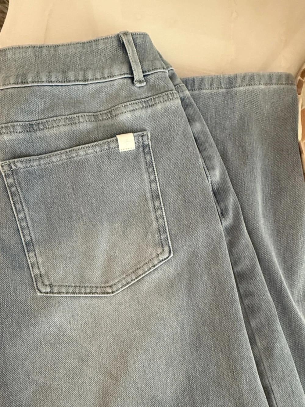 HALARA Mid-Rise Light Blue Wide-Leg Women's Jeans - Picture 5 of 5
